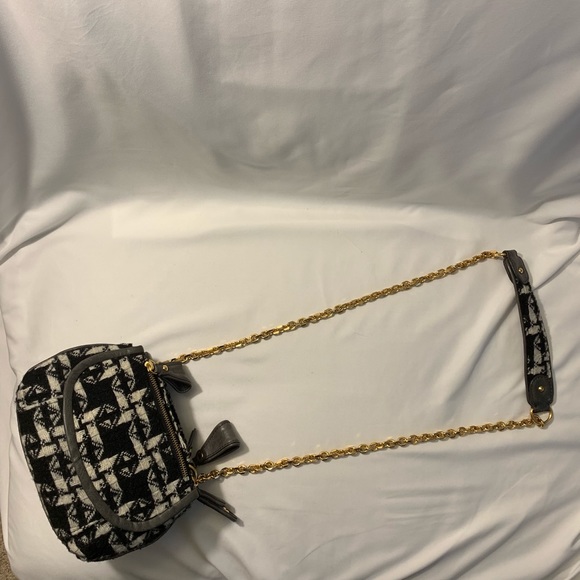 Like New Vintage Woven herringbone bag with chain detail strap - Picture 7 of 7